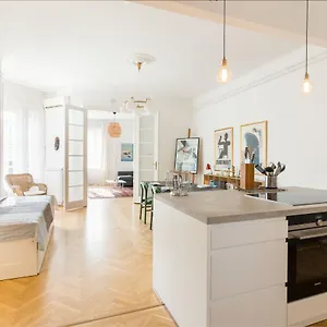  Apartamento Klauzal W/3 Bedrooms, French Balcony Hungría
